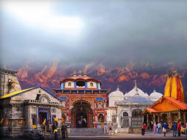 चार धाम यात्रा को लेकर बड़ा अपडेट: भारी बारिश और भूस्खलन के कारण यात्रा 2 दिन के लिए स्थगित
