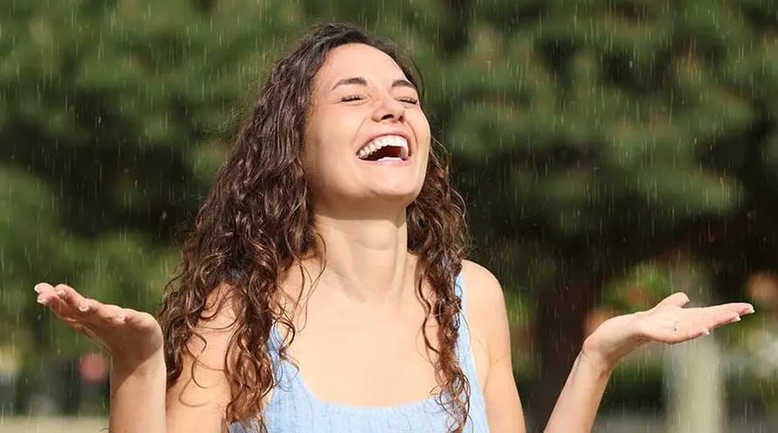 Monsoon Skincare Tips: मानसून में क्यों बढ़ जाती हैं पिंपल्स और फंगल इंफेक्शन की समस्याएं? जानें त्वचा को चमकदार बनाए रखने के 5 आसान उपाय