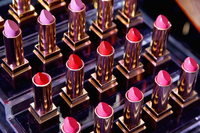 National Lipstick Day 2026: लिपस्टिक लगाते समय भूलकर भी न करें ये 5 गलतियां; ब्यूटी एक्सपर्ट्स से जानें परफेक्ट पाउट के सीक्रेट्स