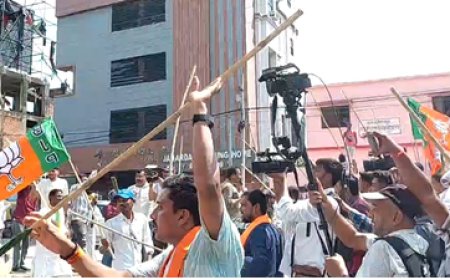 पटना में भाजपा-कांग्रेस कार्यकर्ताओं के बीच झड़प, चले ईंट-पत्थर; कई घायल