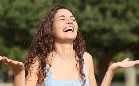Monsoon Skincare Tips: मानसून में क्यों बढ़ जाती हैं पिंपल्स और फंगल इंफेक्शन की समस्याएं? जानें त्वचा को चमकदार बनाए रखने के 5 आसान उपाय