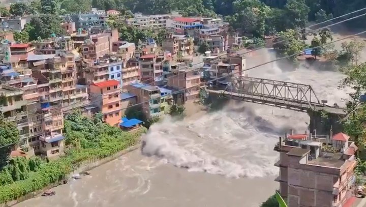 Nepal Flash Flood: नेपाल में मूसलाधार बारिश के बाद फ्लैश फ्लड का तांडव; 7 लोगों की मौत, कई लापता, सेना और पुलिस का बड़े पैमाने पर रेस्क्यू ऑपरेशन जारी 