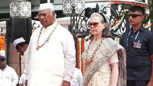 बंकिम चंद्र चट्टोपाध्याय के वंशज ने सोनिया गांधी को लिखा पत्र; 'वंदे मातरम' के अपमान पर जताया दुख, बिना शर्त माफी की मांग