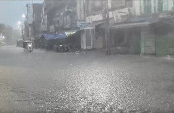 Prayagraj Rain Waterlogging: प्रयागराज में मूसलाधार बारिश से कई इलाकों में भारी जलभराव; जॉर्ज टाउन थाने तक पहुंचा नाले का पानी, जनजीवन अस्त-व्यस्त
