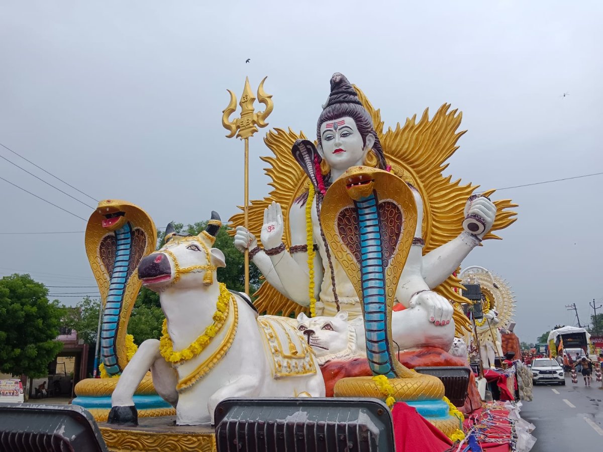 योगी के अनुशासन वाले संदेश को चरितार्थ कर रही कांवड़ यात्रा, सामाजिक समरसता की बनी मिसाल