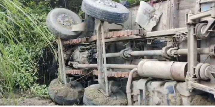 Himachal Pradesh accident news: ऊना में बड़ा हादसा, खाई में गिरा श्रद्धालुओं से भरा ट्रक, 50 घायल 