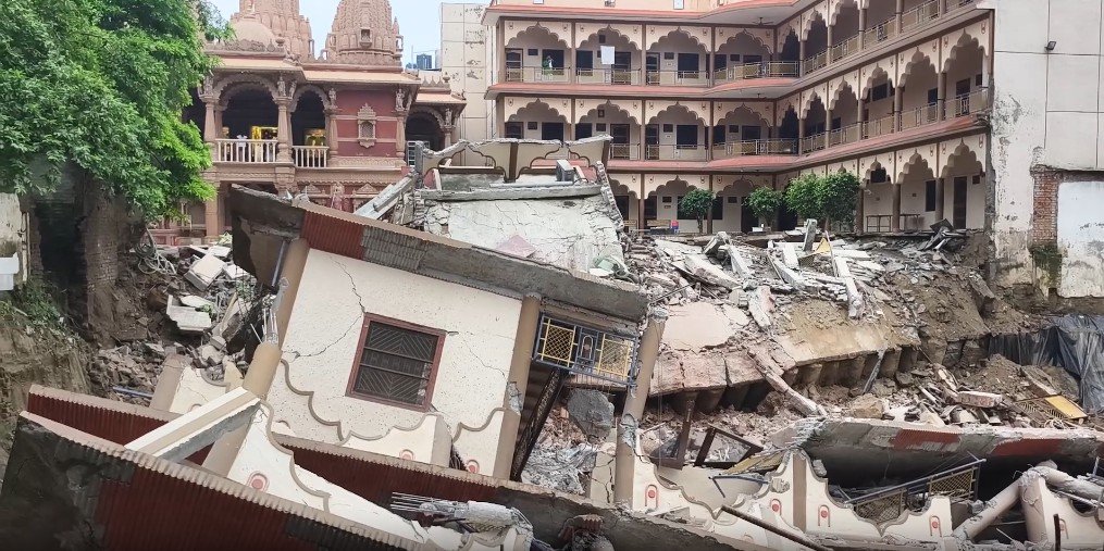 प्रयागराज में भरभराकर गिरा स्वामी नारायण मंदिर का एक हिस्सा, लोगों में दहशत