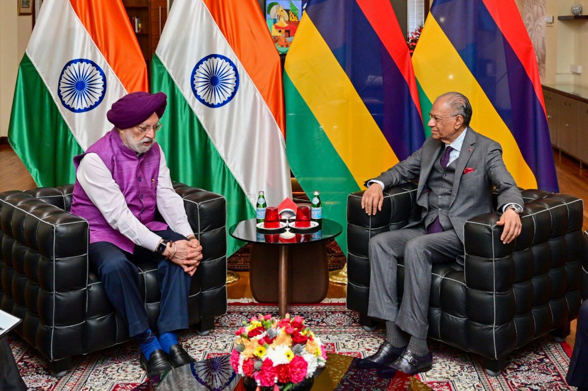 इंडियनऑयल का सप्लाई समझौता मॉरिशस को कीमतों में उतार-चढ़ाव से बचाएगा और ऊर्जा सुरक्षा सुनिश्चित करेगा: सरकार