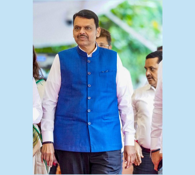 फडणवीस ने ‘औद्योगिक पलायन’ के दावे को किया खारिज, कहा-बंद हुई 36,211 कंपनियों में 76 फीसदी निष्क्रिय इकाइयां
