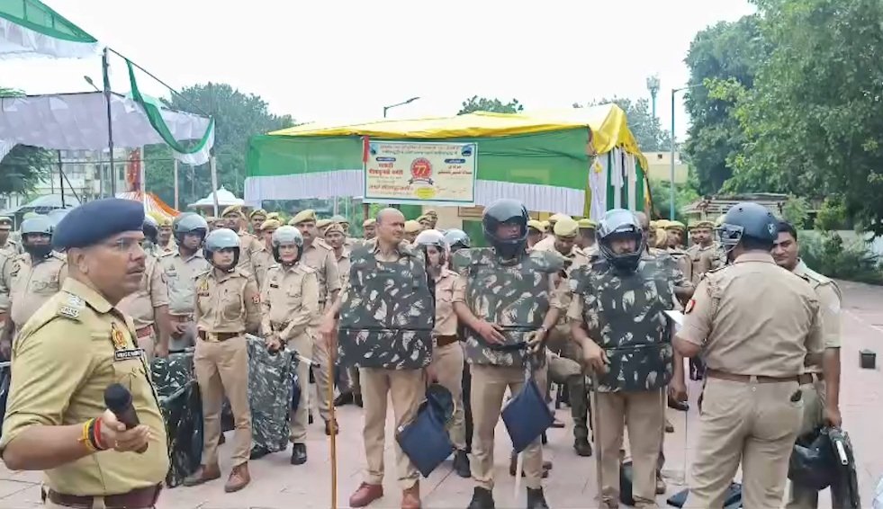 बारावफात के मौके पर उत्तर प्रदेश में सुरक्षा के कड़े इंतजाम, लखनऊ से वाराणसी तक पुलिस अलर्ट