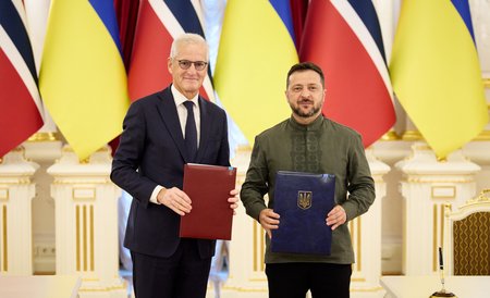 Ukraine Norway Defence Pact: यूक्रेन और नॉर्वे के बीच बड़ा रक्षा समझौता; जेलेंस्की ने नॉर्वे के साथ ऐतिहासिक 'एलिजाबेथ' समझौते पर किए हस्ताक्षर, 9.2 अरब डॉलर की सैन्य सहायता का ऐलान 