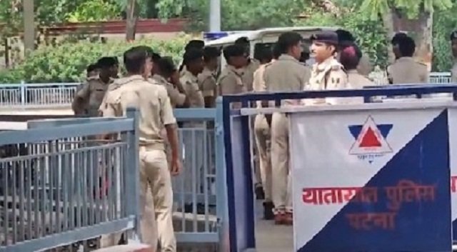 पटना में भीम आर्मी का 'अधिकार मार्च', पुलिस ने कार्यकर्ताओं को हिरासत में लिया