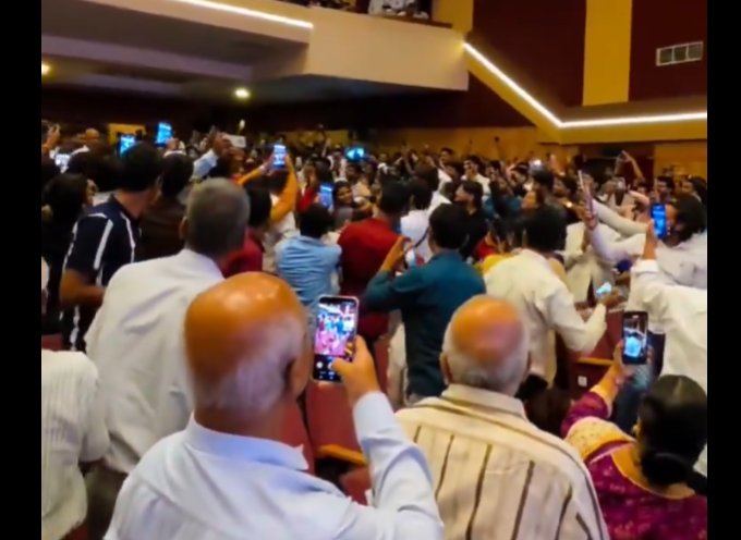 IAS Tukaram Mundhe Standing Ovation: आईएएस तुकाराम मुंढे को महाराष्ट्र कार्यक्रम में मिला स्टैंडिंग ओवेशन; परेश रावल ने सीएम फडणवीस से की खास अपील