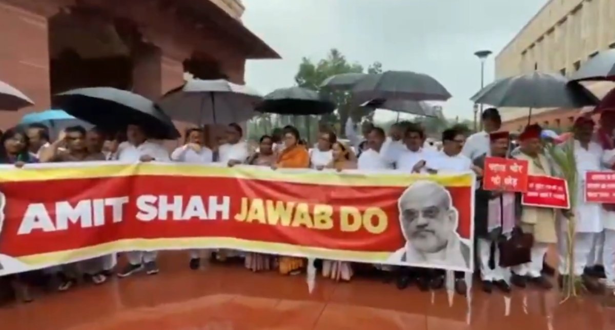 संसद से सड़क तक गरमाई सियासत: अमित शाह पर विपक्ष का निशाना, छात्रों के आंदोलन और एफसीआरए बिल जवाब दे गृहमंत्री