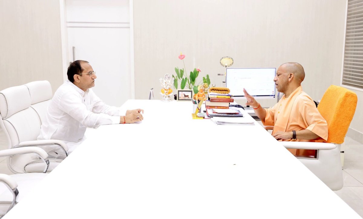 धर्मेंद्र भारद्वाज ने मुख्यमंत्री योगी से की मुलाकात, मेरठ के विकास एवं जनसमस्याओं को लेकर की विस्तृत चर्चा
