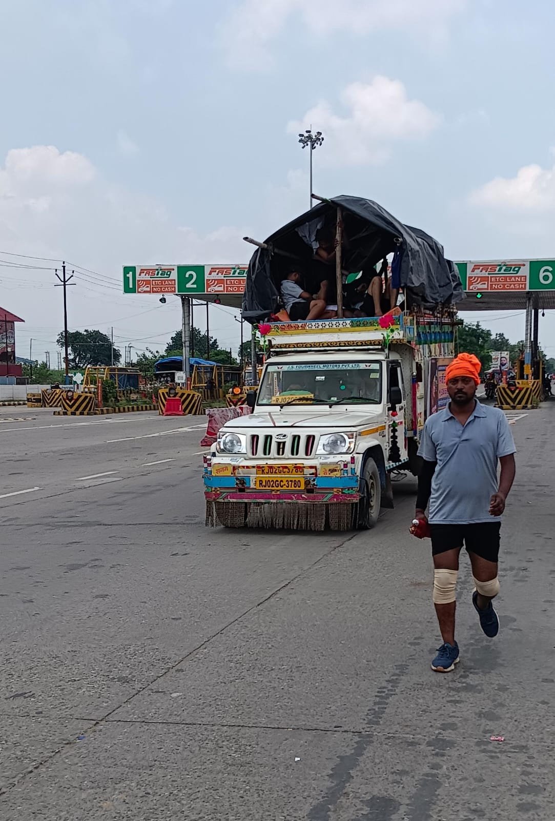  Dak Kanwar: कदमों में रफ्तार, जुबां पर भोले का नाम... 8 घंटे में हरिद्वार से मेरठ; युवाओं की आस्था और अनुशासन की कठिन परीक्षा