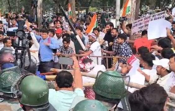 Protest in Ranchi: पुलिसकर्मी और छात्र भिड़े, पथराव और लाठीचार्ज, विधानसभा के मुहाने तक पहुंचे हजारों आंदोलनकारी