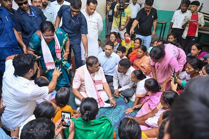 असम में बाढ़ पीड़ितों के लिए बनेगी व्यापक पुनर्वास योजना, सीएम सरमा ने की बड़ी घोषणा 