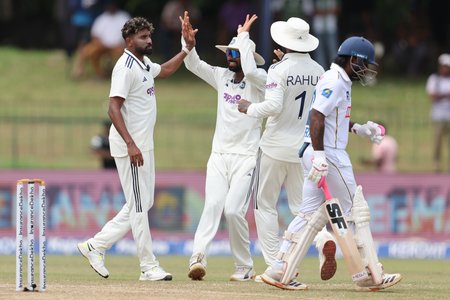 SL vs Opponent: सोनल दिनुशा के शानदार शतक के बावजूद फॉलोऑन नहीं टाल सकी श्रीलंका, पहली पारी 290 रनों पर सिमटी