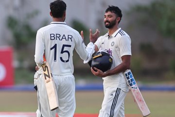 IND vs SL Warm-Up Match 2026: भारत ने वॉर्मअप मैच में 6 विकेट पर 357 रनों पर घोषित की पहली पारी; देवदत्त पडिक्कल ने जड़ा शानदार शतक