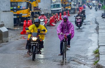 Kerala Rains Update: केरल में मूसलाधार बारिश का कहर, IMD ने 7 जिलों के लिए जारी किया रेड अलर्ट, स्कूलों और कॉलेजों में छुट्टी घोषित