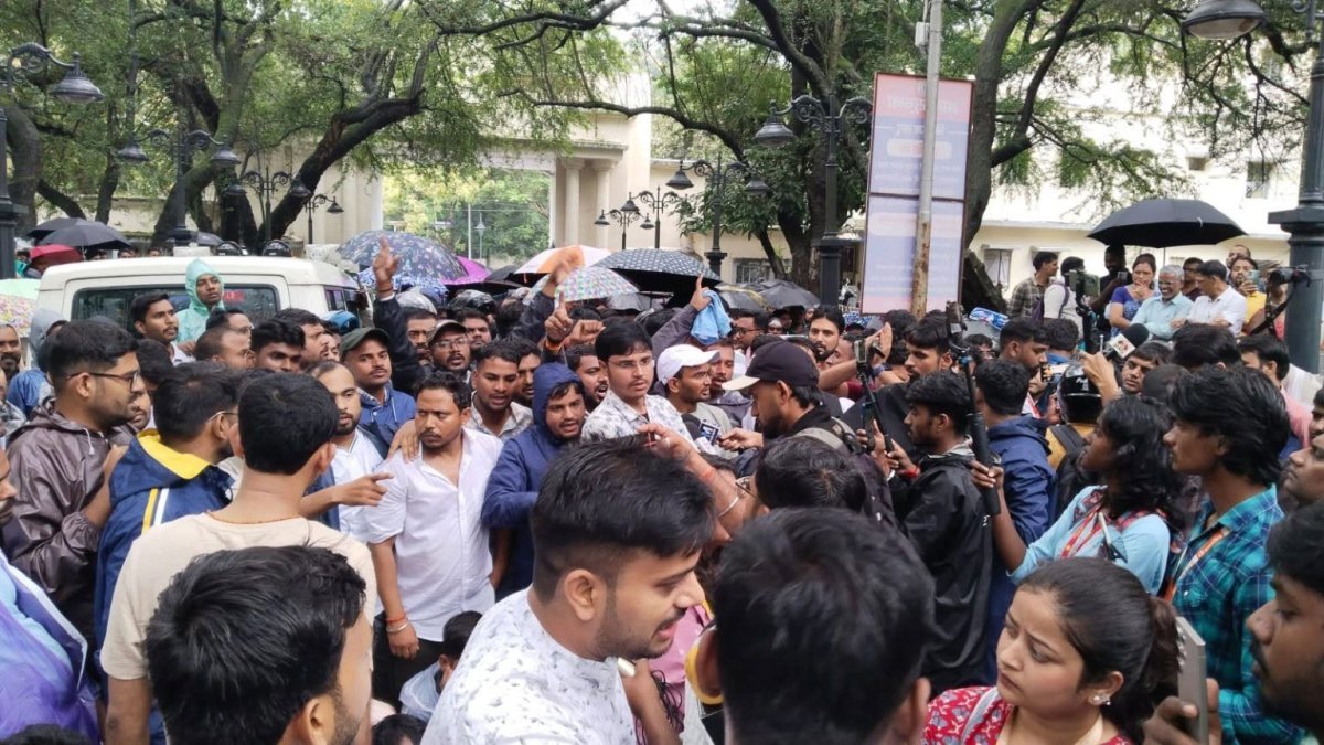 झारखंडः नौकरी खत्म करने के विरोध में सड़क पर उतरे सैकड़ों अभ्यर्थी, ‘न्याय दो या फांसी दो’ के नारे के साथ प्रदर्शन