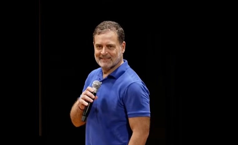 संविधान और संघ की विचारधारा के बीच जारी है लड़ाई: राहुल गांधी