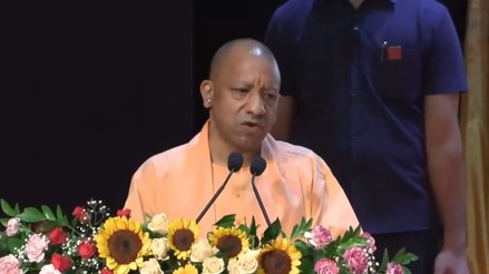 सीएम योगी ने सपा पर साधा निशाना , कहा- वोट बैंक की राजनीति ने कारीगरों का सम्मान छीना