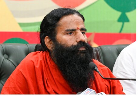 भारत 145 करोड़ भारतीयों का, राजनीतिक पार्टियों का नहीं: बाबा रामदेव