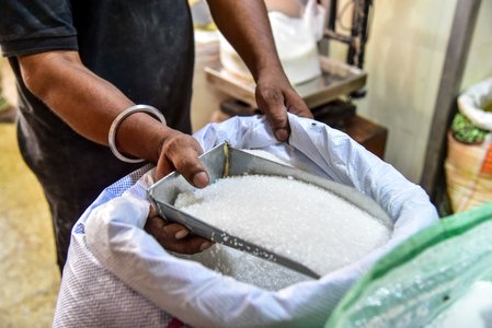 बढ़ती महंगाई पर प्रशासन की सख्ती, कोलकाता के कई बाजारों में छापेमारी