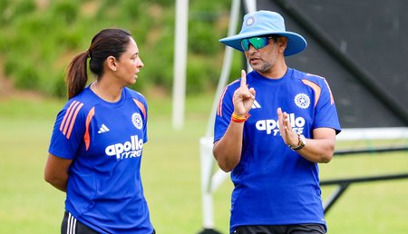 Women's Asia Cup 2026: पाकिस्तानी खिलाड़ियों से हाथ मिलाने के सवाल पर क्या बोले हेड कोच अमोल मजूमदार? 
