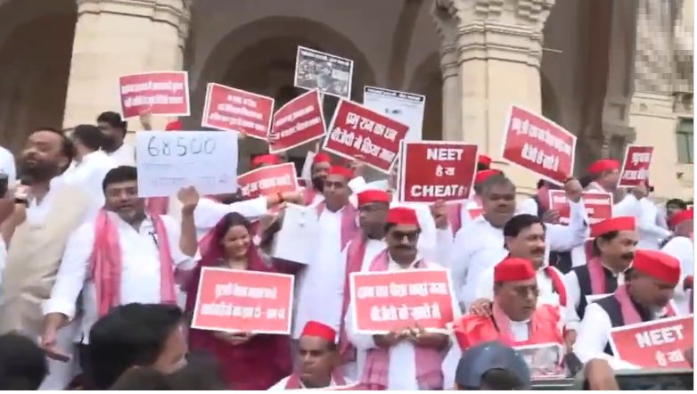 UP vidhan sabha Monsoon Session: उत्तर प्रदेश विधानसभा की कार्यवाही कल तक के लिए स्थगित, समाजवादी पार्टी विधायकों का प्रदर्शन 