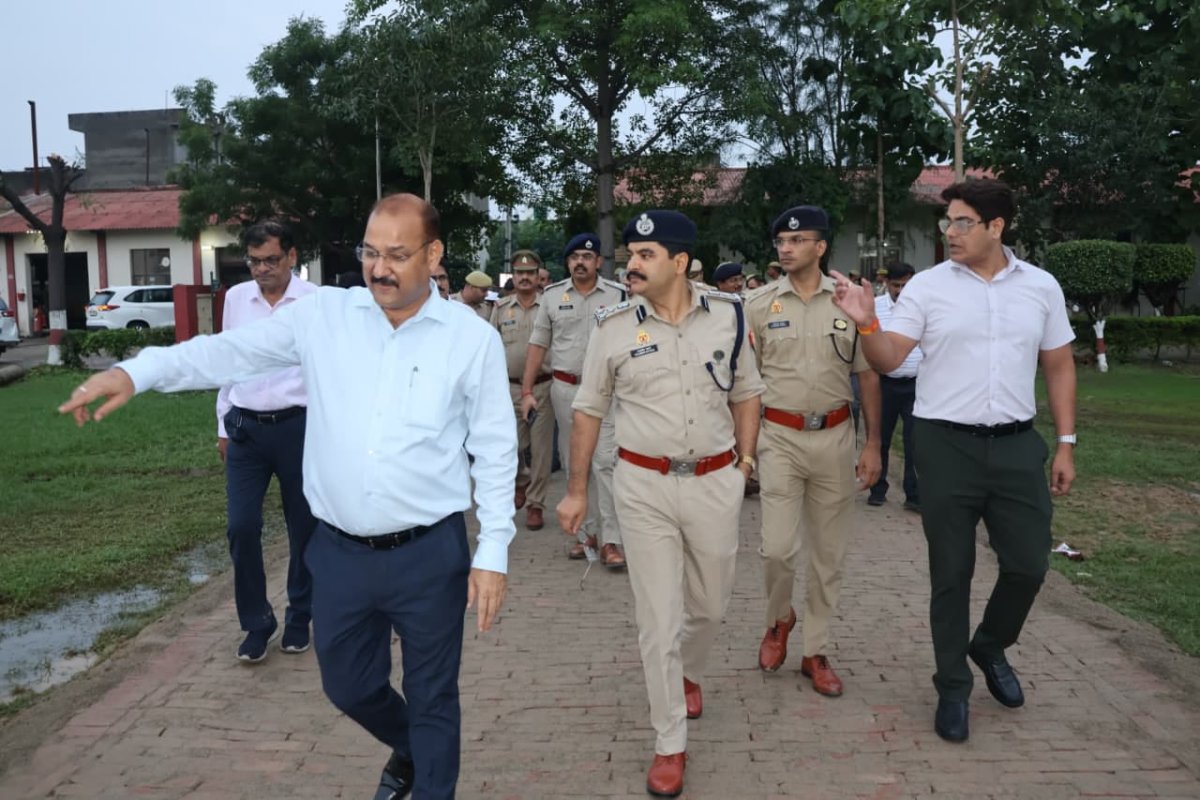 मेरठ में शिवभक्तों पर कल पुष्पवर्षा करेंगे मुख्यमंत्री योगी, प्रशासन ने सुरक्षा-व्यवस्थाओं का लिया जायजा 