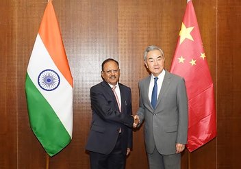 India China Border Talks: एनएसए अजीत डोभाल पहुंचे बीजिंग; भारत-चीन सीमा विवाद पर विशेष प्रतिनिधियों की 25वें दौर की वार्ता, चीनी विदेश मंत्री वांग यी से होगी अहम चर्चा