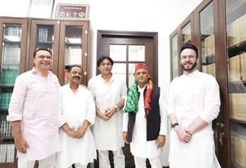 UP Politics: सहारनपुर में कांग्रेस सांसद इमरान मसूद को बड़ा झटका; दामाद शायान मसूद समाजवादी पार्टी में शामिल, पश्चिमी यूपी में सियासी हलचल तेज