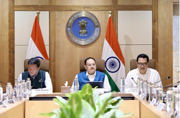 जेपी नड्डा ने अरुणाचल प्रदेश के बाढ़ प्रभावित इलाकों का किया दौरा; राहत कार्यों और स्वास्थ्य सेवाओं की समीक्षा बैठक की