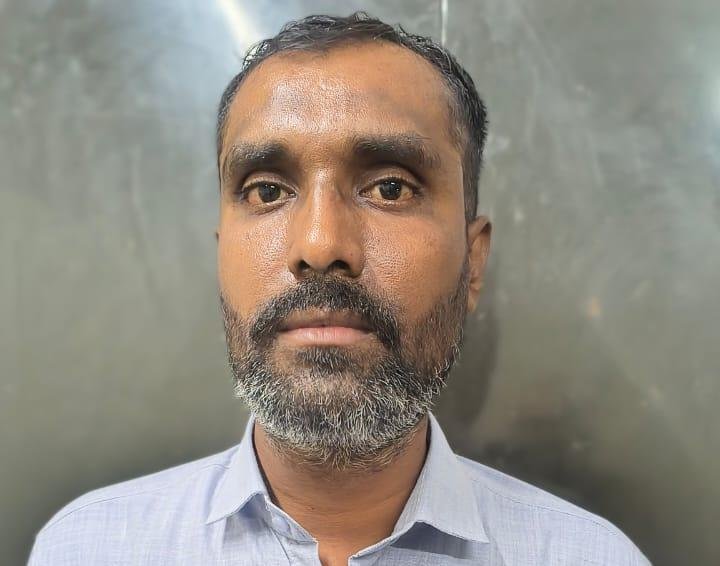 गुजरात : रिश्वत लेते पकड़ा गया पुलिसकर्मी, शराब की दुकान खोलने के लिए बना रहा था दबाव  