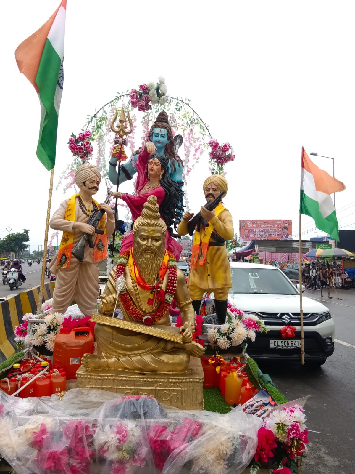Kanwar Yatra 2026: जेन-जी की क्रिएटिविटी ने कांवड़ में भरे आस्था संग इतिहास और समाज के रंग, 25 लाख तक की झांकियों में दिखा विज्ञान, पर्यावरण और शहीदों का सम्मान