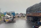 UP Accident News : कासगंज में मैक्स पिकअप और ट्रक के बीच जोरदार भिड़ंत, 3 लोगों की मौत, 23 घायल