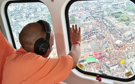 भोलेनाथ के भक्तों पर सीएम योगी ने की श्रद्धा की पुष्पवर्षा, हर-हर, बम-बम’ के उद्घोष से पूरा पश्चिमी उत्तर प्रदेश गुंजायमान हो उठा