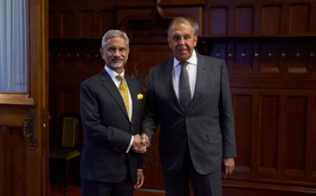 India Russia Bilateral Talks: विदेश मंत्री डॉ. एस. जयशंकर और रूसी विदेश मंत्री सर्गेई लावरोव की अहम बैठक; ऊर्जा, व्यापार, ब्रिक्स और वैश्विक भू-राजनीति पर गहन मंथन
