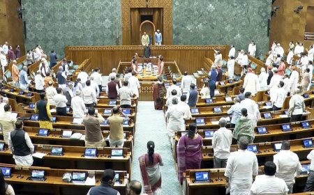 विपक्ष के हंगामे के बीच लोकसभा की कार्यवाही दोपहर 2 बजे तक स्थगित 