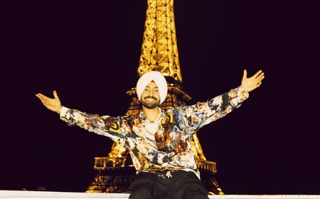 Diljit Dosanjh Paris Tour: पेरिस में दिखा दिलजीत दोसांझ का पंजाबी तड़का; एफिल टॉवर के सामने दिए देसी पोज, कॉन्सर्ट में फैंस हुए दीवाने