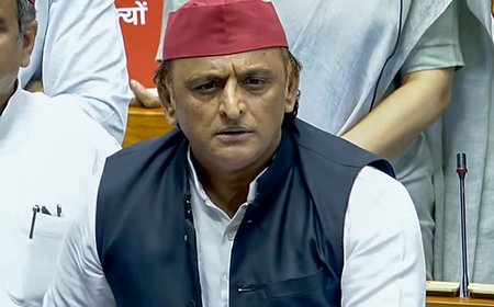 जेपीएनआईसी निजी हाथों में देने पर अखिलेश की तीखी टिप्पणी, बोले- अब तो बस सरकार को ही ठेके पर देना या बेचना बचा