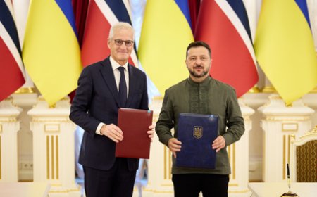 Ukraine Norway Defence Pact: यूक्रेन और नॉर्वे के बीच बड़ा रक्षा समझौता; जेलेंस्की ने नॉर्वे के साथ ऐतिहासिक 'एलिजाबेथ' समझौते पर किए हस्ताक्षर, 9.2 अरब डॉलर की सैन्य सहायता का ऐलान 