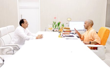 धर्मेंद्र भारद्वाज ने मुख्यमंत्री योगी से की मुलाकात, मेरठ के विकास एवं जनसमस्याओं को लेकर की विस्तृत चर्चा