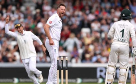 ENG vs PAK Test: इंग्लैंड के खिलाफ टेस्ट मैच की पहली ही गेंद पर आउट हुए अजान अवैस; नाम जुड़ा बेहद शर्मनाक और अनचाहा रिकॉर्ड