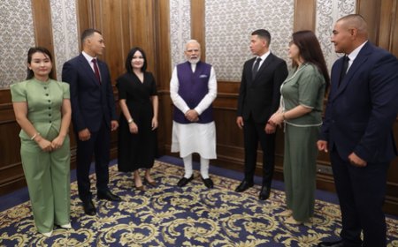 बिश्केक में पीएम मोदी ने योग प्रेमियों और ITEC के पूर्व छात्रों से की मुलाकात; बोले- 'भारत से गहरा जुड़ाव देखकर गर्व हुआ'