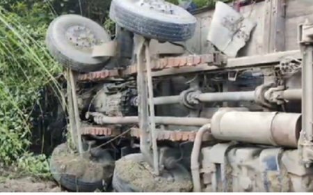 Himachal Pradesh accident news: ऊना में बड़ा हादसा, खाई में गिरा श्रद्धालुओं से भरा ट्रक, 50 घायल 