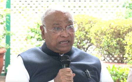 गृह मंत्री सदन में आएं, छात्रों पर कार्रवाई का दें जवाब, प्रधानमंत्री मांगें माफी : मल्लिकार्जुन खड़गे